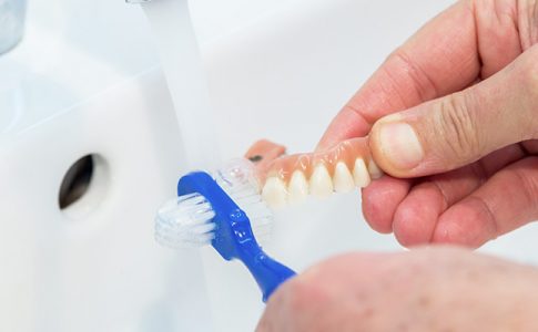 Limpieza prótesis dental